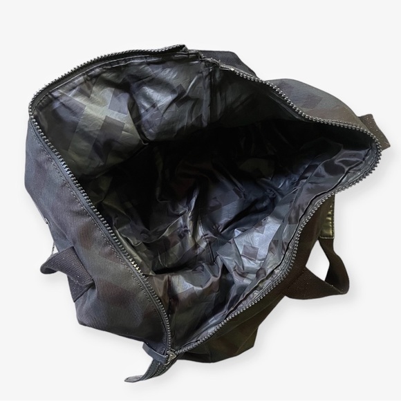 BURBERRY Fragrances Extra Large Black/Green Plaid Canvas Weekender/ Duffle Bag - Picture 13 of 13